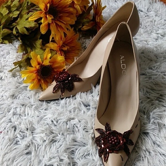 Aldo Women's  Pointed Toe Heels size 8 - Picture 2 of 8
